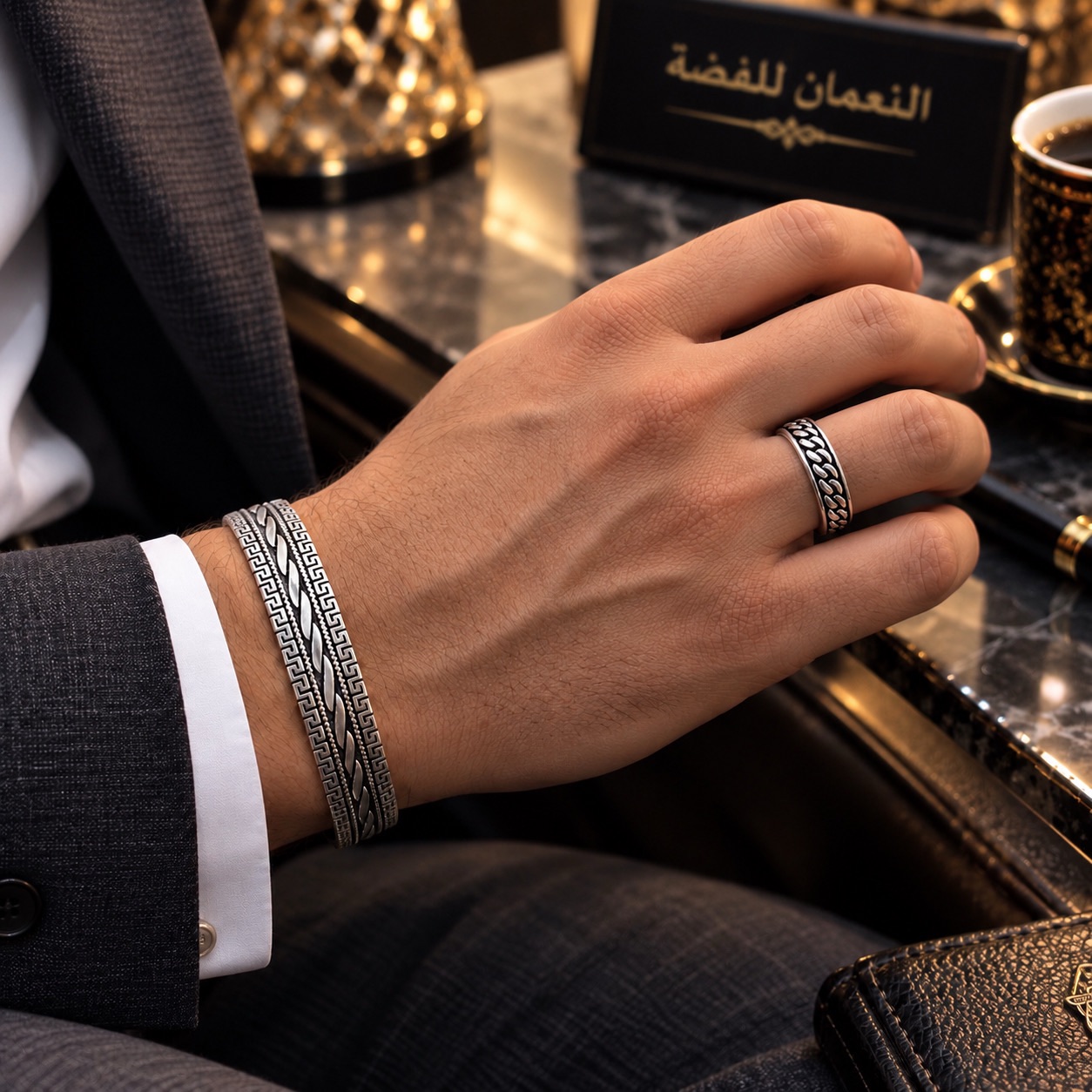 طقم خاتم وأسورة فضة رجالي – أناقة وهيبة بتفاصيل فاخرة